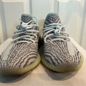 YEEZY BOOST 350 V2 Blue Tint Size 9.5 Men. (B37571)